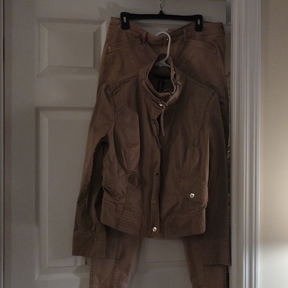 Khaki moto